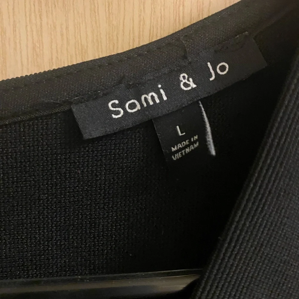 Black dress with lace detail - Picture 2 of 2